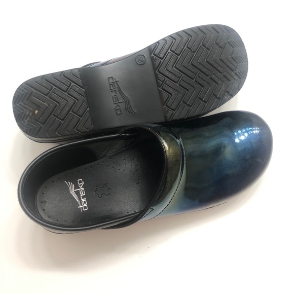 Dansko no slip patents leather nurse clogs - Picture 4 of 7